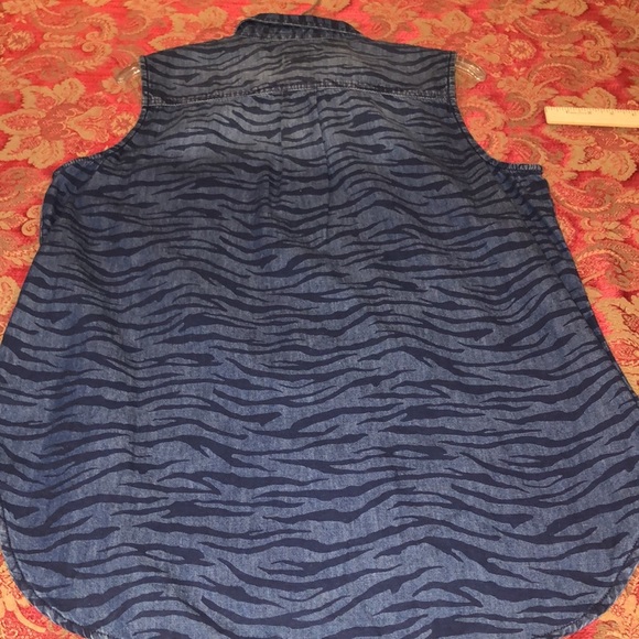 Chico’s large blue denim sleeveless animal print denim button down shirt - Picture 5 of 15